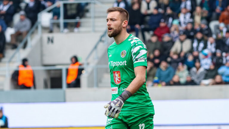 Změny v Hradci. Votroci si vyhlédli náhradu za Zadražila, kolem kterého krouží Slavia se Spartou