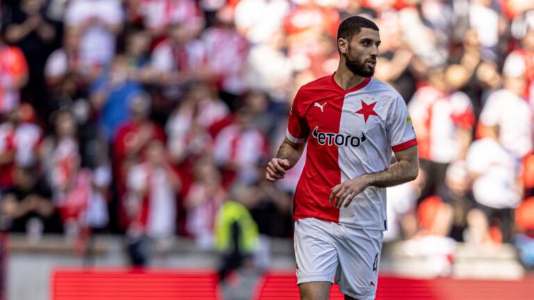 Ousou už není hráčem Slavie. Belgické Charleroi uplatnilo opci a pošle favoritovi na titul 45 milionů korun