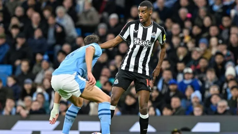 Isak zůstává v Newcastlu, klub ho do Liverpoolu pustit nehodlá