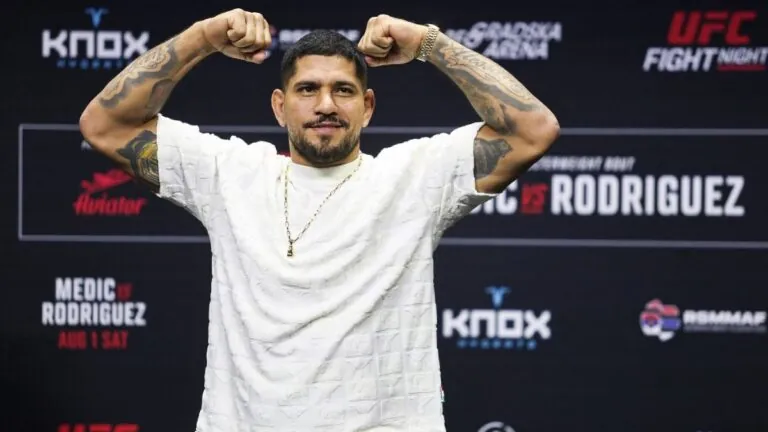 Přemožitel Procházky riskuje. Pereira se v těžké váze UFC postaví Rusovi s 16 KO v prvním kole