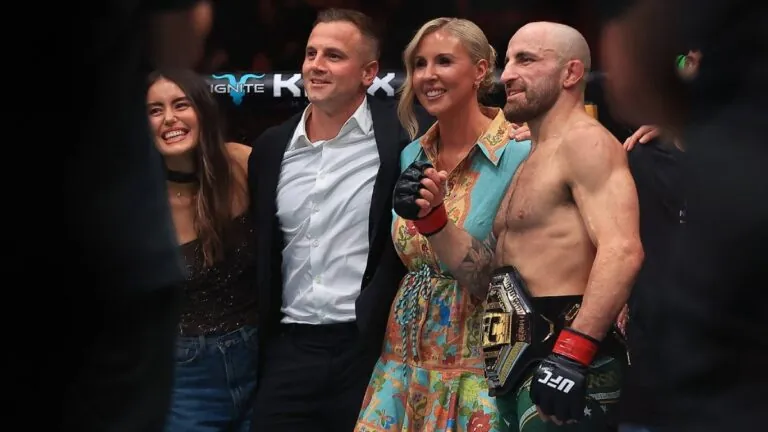 Konec neporazitelnosti! Král Volkanovski opět obhájil titul, na UFC 333 ukončil Evloeva
