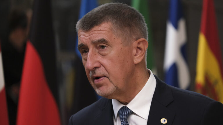 Babiš fanouškem Baníku? Během kampaně na Ostravsku se rozjel, ještě před rokem se přitom vesele fotil na Spartě a v minulosti přiznal lásku ke Slavii