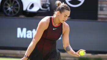 Jako Yetti v klubu pro dospělé. Sabalenka schytává kritiku za outfit pro US Open
