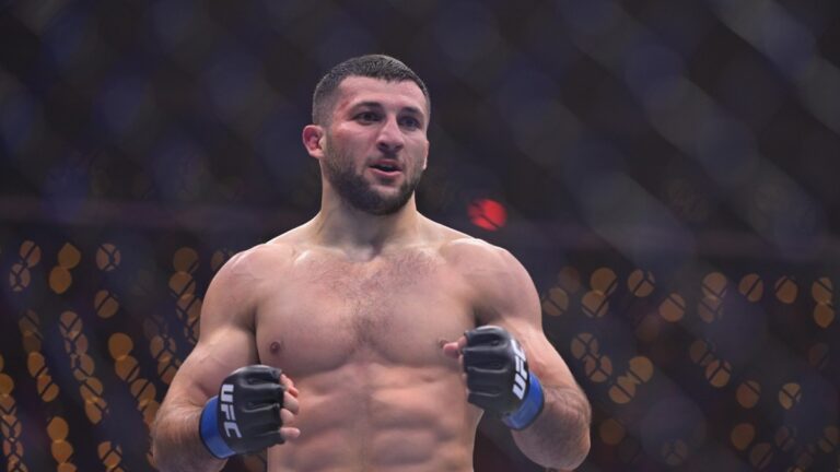 Bacha na to, co si přeješ. Může se to splnit. Bojovník UFC doplatil na svůj vtípek