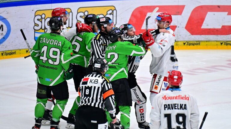 Zmrtvýchvstání v Boleslavi: Kohouti sahali po výhře, infarktový zápas ale rozhodly až nájezdy