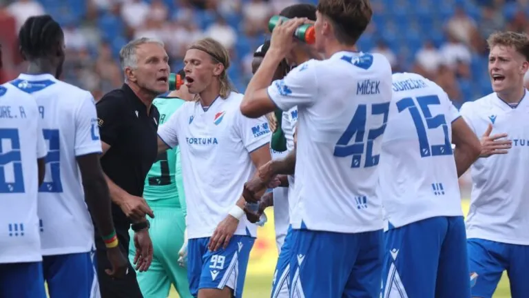 „Skuhravý ven! Zakázal hráčům běhat?“ Fanoušci Baníku po prohře s Bohemians zuří