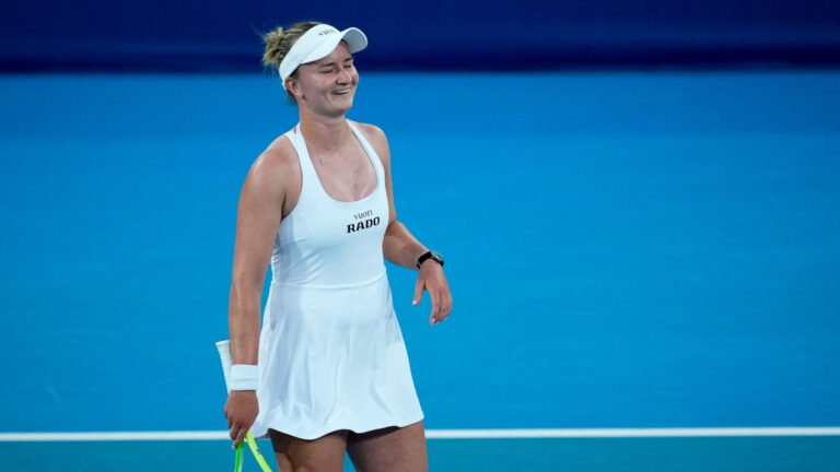 Do třetice to vyšlo. Krejčíková slaví první titul od svého wimbledonského triumfu
