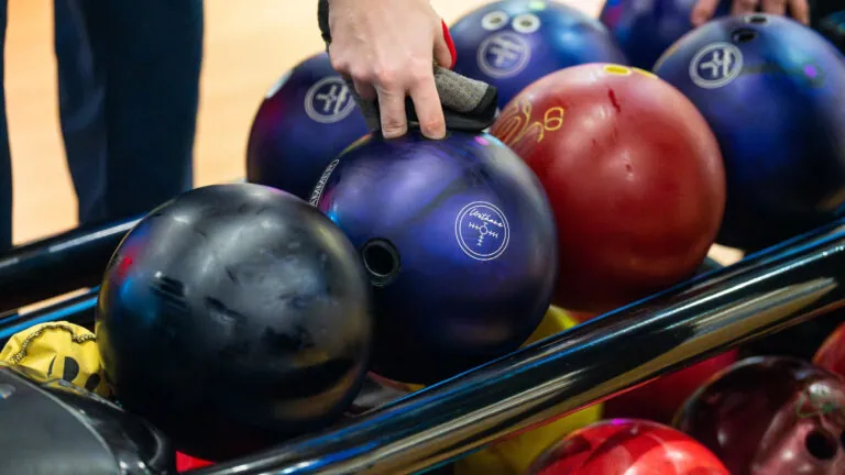 Revoluce v bowlingu: Oblíbené urethanové koule dostaly stopku