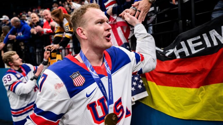 Zlatý a nenáviděný: Brady Tkachuk je terčem brutálních vtipů