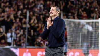 Priske dle videa strávil u rozhodčího 2 minuty. Slova Beneše o pouhém poděkování tak nesedí