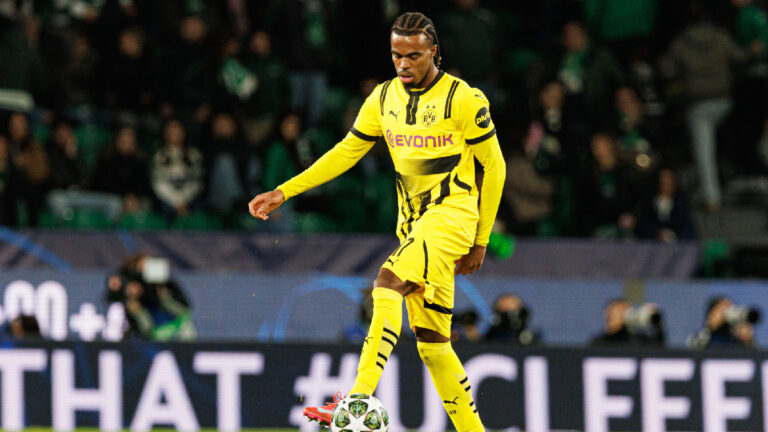 Dortmund v přestřelce remizoval s Frankfurtem 3:3, bod vystřelil Chukwuemeka