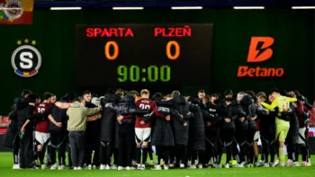 Konec zapínání stopek a zírání do mobilů! České stadiony nově ukážou přesný čas i v nastavení