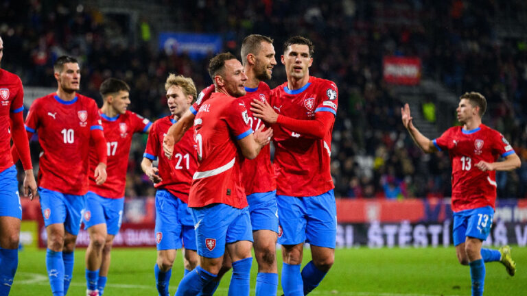 Souček musí v roli kapitána skončit. Reprezentace potřebuje razantní změnu