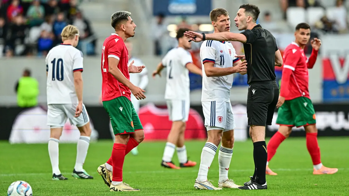 Mezinárodní ostuda v Hradci: Bulharům při hymně na obrazovce svítila vlajka Maďarska