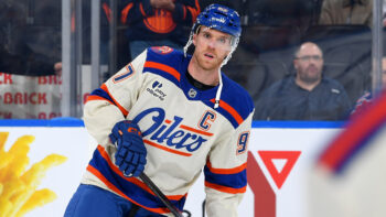 Connor McDavid dosáhl hranice 1 100 bodů jako jeden z nejrychlejších