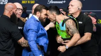 Létající brýle a ostrá slova. Takhle vyhrocený byl staredown McGregora s Hollowayem