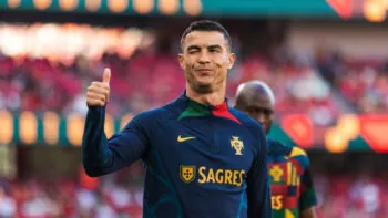 Dvakrát ofsajd, pak tři góly za patnáct minut. Ronaldo hattrickem rozhodl zápas a blíží se tisícovce