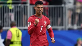 VIDEO: Ronaldo jde ve stopách Messiho! Během první půle setnul Uzbekistán dvěma góly