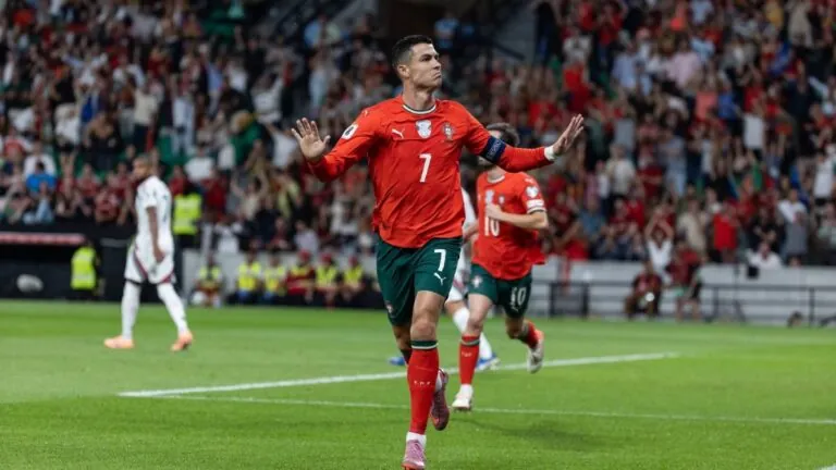 Ronaldo pořádal koncert a má další rekord, Maďarsko však vybojovalo bod