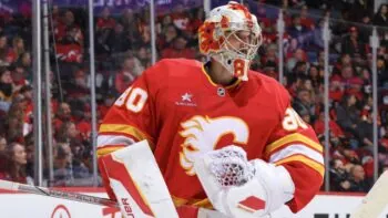 Daniel Vladař předvedl v NHL zákrok sezóny. V TOP 5 patří 4 pozice české brankářské škole