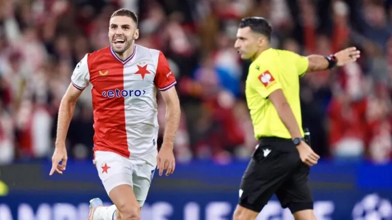 Tohle lépe trefit nešlo! Šturm poslal oslabenou Slavii proti Lens do vedení, z gólmana byl pouhý divák
