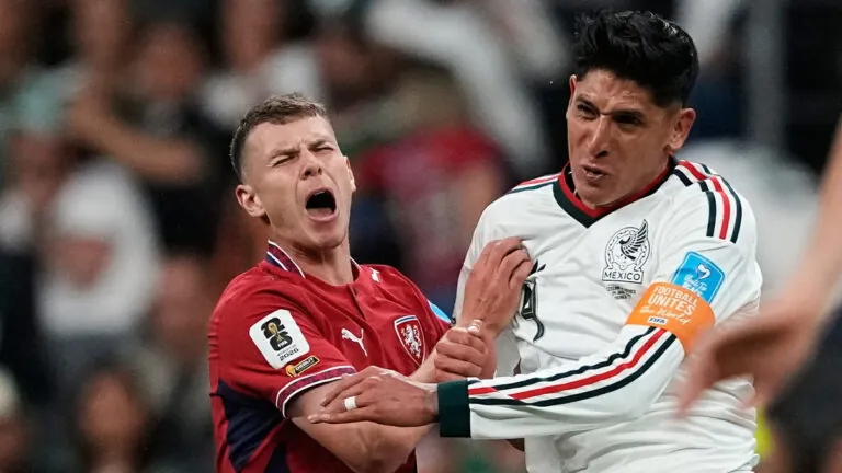 „Okresní přebor! Douděra si místo bránění odskočil na tacos.“ Čeští fanoušci po vyřazení z MS zuří