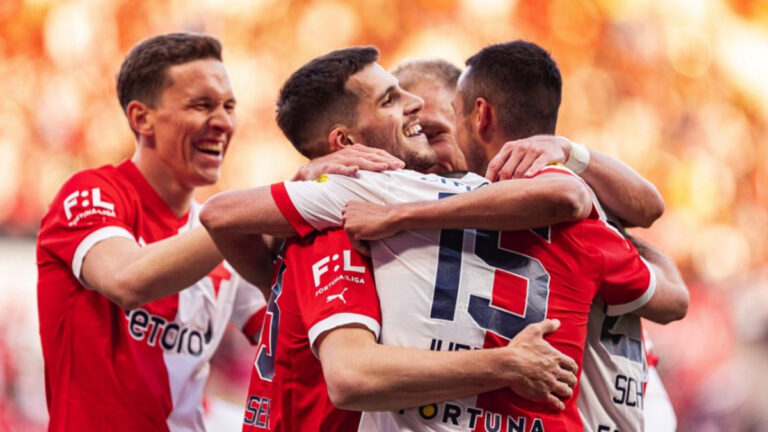 Dárek k titulu! Slavia během oslav představila dvě parádní posily