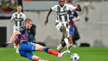 Už se předvedl! Vavro byl vyloučen za riskantní skluz, Umar utekl zranění