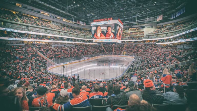 Brankářská rošáda mezi Penguins a Oilers. Hughes vyměněn do Minnesoty