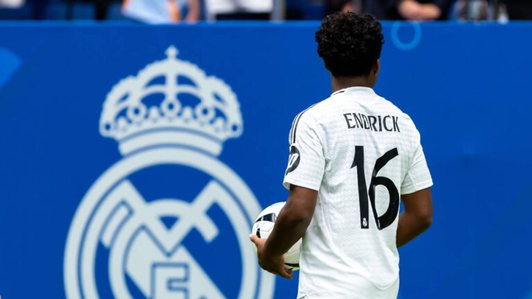 VIDEO: Za tohle jen žlutá? Hvězda Realu Madrid předvedla prasácký faul, trenér Alavésu zuří. Jasná červená, k čemu je tu VAR?