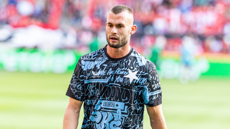 Přestupová rošáda s Poláky. Slavia se zbavuje propadáku, loví ale novou posilu
