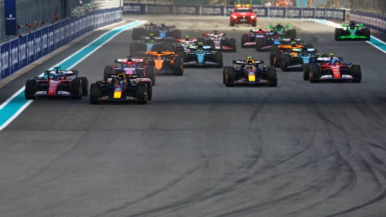 Safety car, nehoda hned v prvním kole a tvrdé souboje na středu pole. Co přinesl F1 Sprint v Miami?