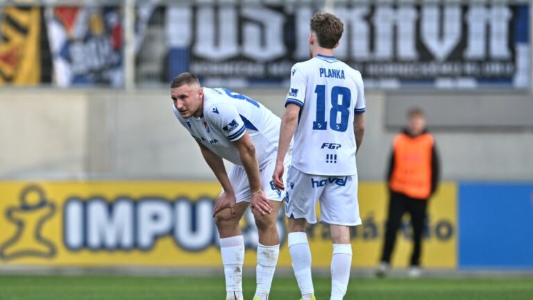 Panika v Ostravě. Baník padl, Dukla vyhrála. Fanoušci Slezanů šílí: Za tohle berete plat?