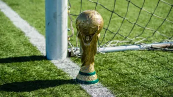 Zbláznili se? Fotbalové mistrovství má hrát 64 týmů. Infantino sní, Evropa zuří