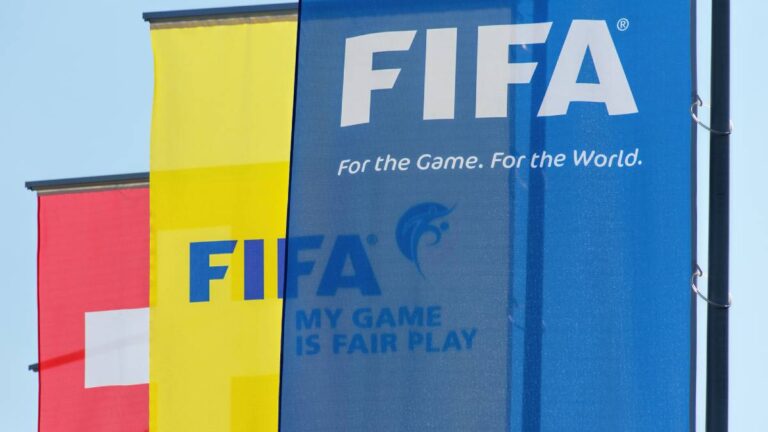 Ligy a hráčská unie podají oficiální stížnost na FIFA. Federace ohrožuje zdraví hráčů a prosazuje své zájmy, uvádí FIFPRO