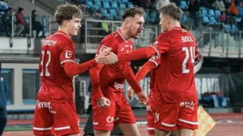 Nejhorší rebrand ve fotbale? Pardubice ukázaly nové logo, schytávají výsměch od fanoušků i Hradce