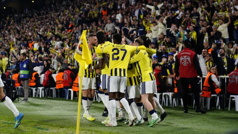 VIDEO: Největší trapas? Fanoušci Fenerbahce odešli před koncem a slavili gól, který jim dala Slavia