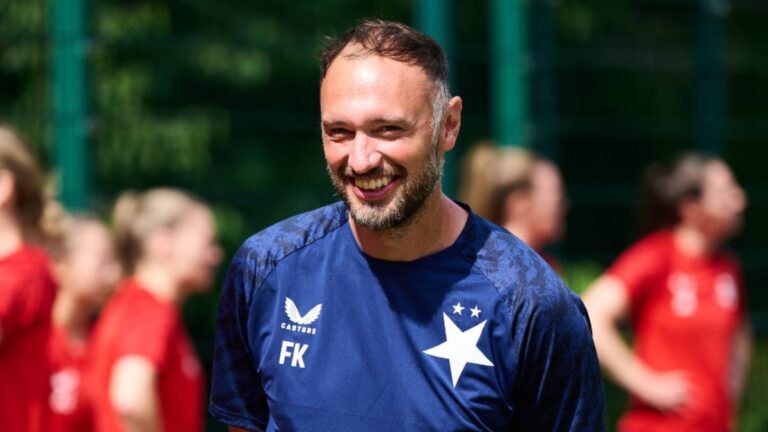 Kolem fotbalu je hodně humbuku, říká nový trenér fotbalistek pražské Slavie
