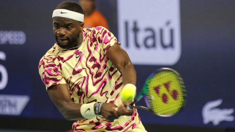 Topky týdne: Diskvalifikace z turnaje ATP po úderu do obličeje a „kuřákův“ skvělý kraťas