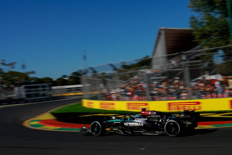 KOMENTÁŘ: Australský incident Alonsa s Russellem odhaluje jak problémy F1, tak naději pro budoucnost závodů