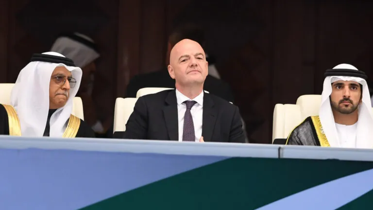Němci se vzbouřili a Evropa hledá kandidáta. Infantino se třese o křeslo šéfa FIFA