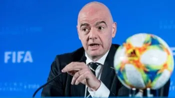 Zničení fotbalu pro zisk? Absurdní novinka FIFA na MS 2026 zvedla ze židle Bielsu i van Dijka