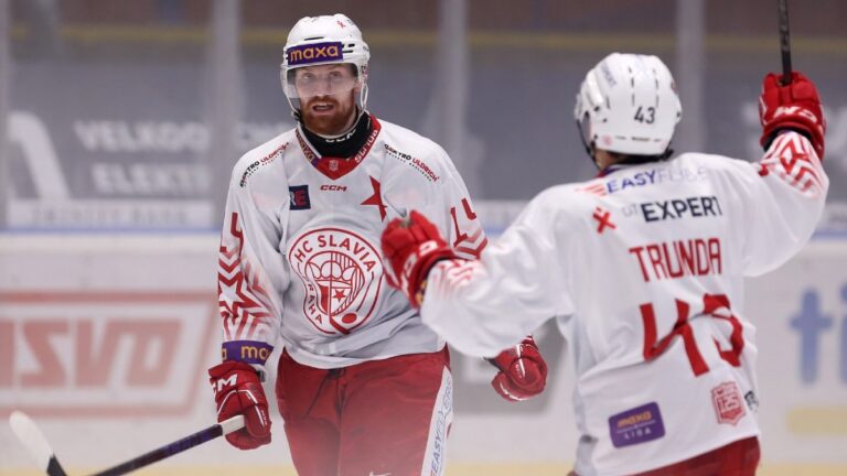 Hokejisté pražské Slavie a Kolína se přetahují o špici tabulky Maxa Ligy