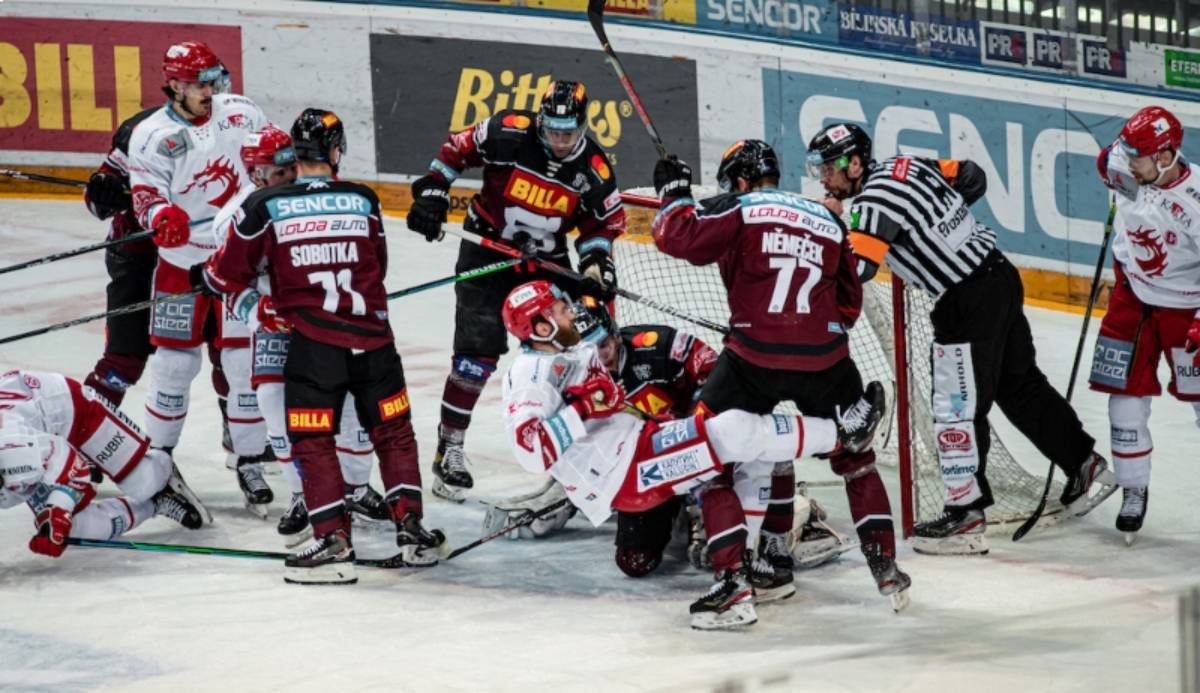 HC Sparta Praha, HC Oceláři Třinec