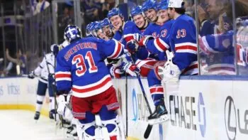 VIDEO: Brankářský gól v NHL. Šesťorkin se trefil přes celé hřiště a vstoupil do dějin