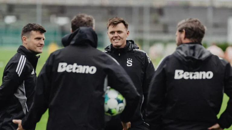 „Skončit mají úplně jiní!“ Fanoušci Sparty po vyhazovu asistentů zuří