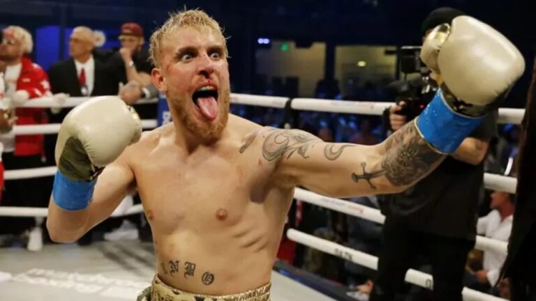 Podporoval Trumpa, teď obrátil. Boxer Paul říká, že se prezident chová jako dítě