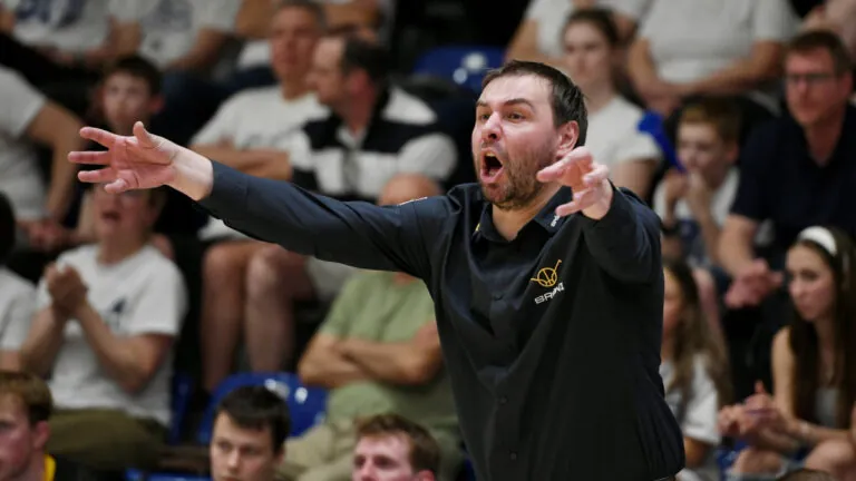 Ve dvaceti nepatříte k nejmladším. Písek se v NBL vydal cestou, která se vymyká