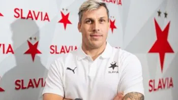 V létě skončil v pražské Slavii, nyní proti ní začne trenér Jan Jelínek nové angažmá ve Slovácku