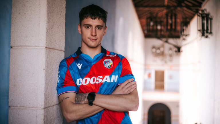 Talent Plzně se rozehrává ve třetí lize. Mohl by pomoct vyřešit defenzivní problémy 